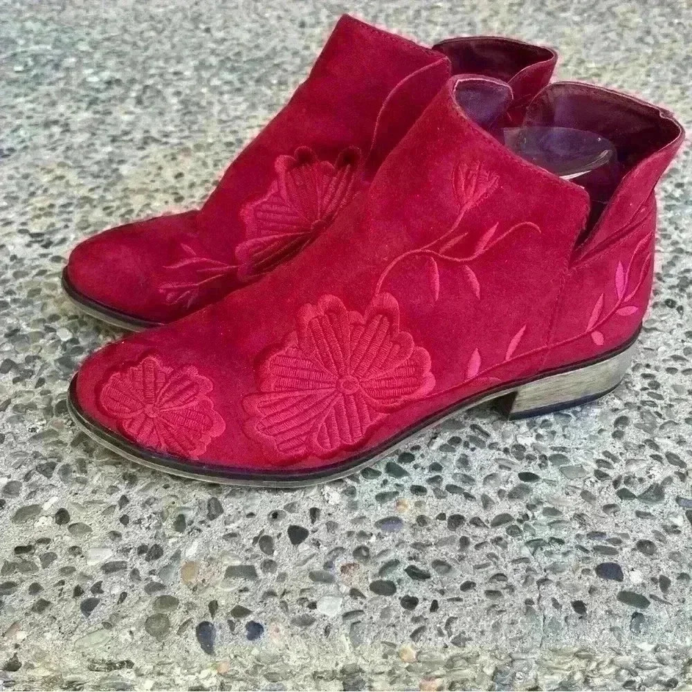 Journey Collection Tabitha Ankle Boots‎ Wmn 8 Red Embroidered Faux Suede Fashion
